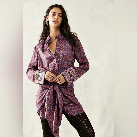 Free People Dresses & Skirts - NWOT Free People "Silky Rillo" Shirtdress in Blackberry Tapestry Print - Size XS